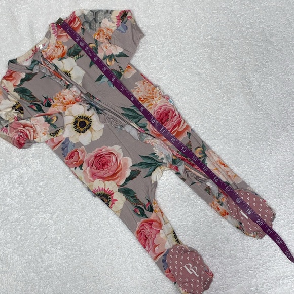 Posh Peanut Jolie Ruffled Zippered Footie floral roses 6/9m - Picture 2 of 6